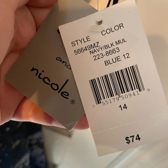 Danny and  Nicole dress - Picture 4 of 5